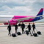 Pilotenausbildung: Wizz Air sucht 4.600 Pilotinnen und Piloten Crews welcome! 4.600 Pilotinnen und Piloten sowie Flugbegleiterinnen und -begleiter will Wizz Air in den nächsten Jahren einstellen.