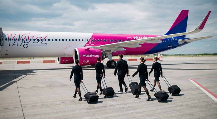 Pilotenausbildung: Wizz Air sucht 4.600 Pilotinnen und Piloten Crews welcome! 4.600 Pilotinnen und Piloten sowie Flugbegleiterinnen und -begleiter will Wizz Air in den nächsten Jahren einstellen.