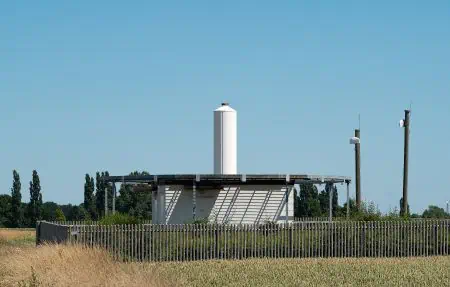 CVOR Nienburg Die CVOR Nienburg ist eine von acht konventionellen Drehfunkfeuern, die in ein robusteres Doppler-Drehfunkfeuer umgerüstet werden sollen.