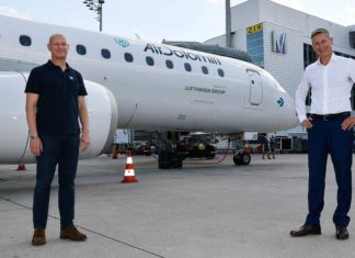 Air Dolomiti CEO Jörg Eberhart (rechts) und der Münchner Flughafenchef Jost Lammers sehen auch für die kommenden 30 Jahre beste Voraussetzungen für das Engagement der Air Dolomiti am Münchner Airport.