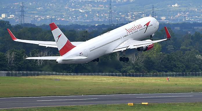 Austrian Airlines erweitert Angebot von Innsbruck und Wien nach Berlin Boeing 767 von Austrian Airlines beim Start