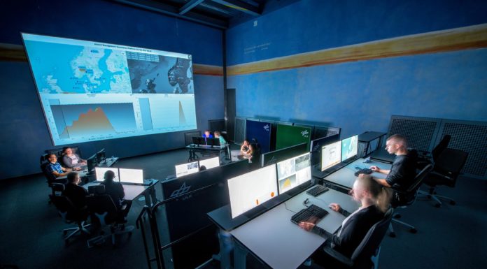 Starts von Kleinsatelliten: DLR entwickelt Launch-Coordination-Center DLR Airport und Control Center Simulator (ACCES): Im DLR Airport and Control Center Simulator (ACCES) wird der erste Demonstrator des Launch-Coordination-Center (LCC) aufgebaut.