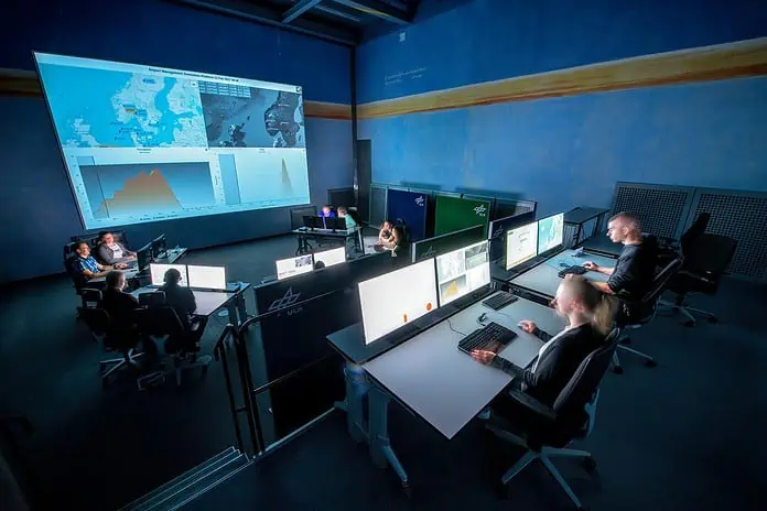 DLR Airport und Control Center Simulator (ACCES): Im DLR Airport and Control Center Simulator (ACCES) wird der erste Demonstrator des Launch-Coordination-Center (LCC) aufgebaut.