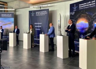 Experten der Luft- und Raumfahrt im Forschungs- und Technologiezentrum ECOMAT in Bremen