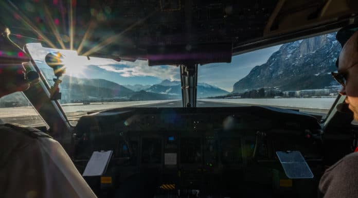 Top 5 Reiseziele: Zypern, Paris, Málaga, Athen und Rom Austrian Airlines Cockpit Dash 8