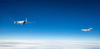 Airbus A350 von Airbus und die Falcon 20E des DLR bei der Messkampagne ECLIF3