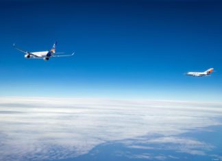 Airbus A350 von Airbus und die Falcon 20E des DLR bei der Messkampagne ECLIF3