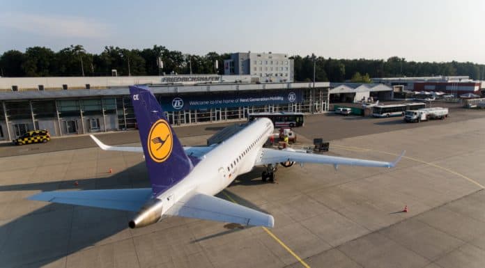 Bodensee Airport Friedrichshafen: Lufthansa-Kunden parken kostenlos Lufthansa Airliner auf dem Vorfeld des Flughafens Friedrichshafen