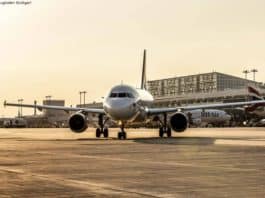 Airliner am Flughafen Stuttgart