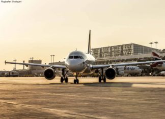 Airliner am Flughafen Stuttgart