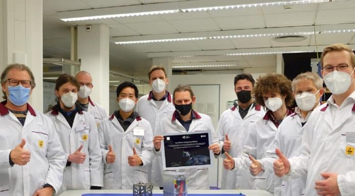 Kleinsatelliten: Gewinner für Mikrolauncher ausgewählt Eines der Gewinnerteams des ersten Nutzlastwettbewerbs für den Erstflug des deutschen Mikrolaunchers Spectrum: Das Institut für Luft- und Raumfahrttechnik der TU Berlin. Die Technische Universität Berlin ist mit der Kleinsatellitenmission CyBEEsat, einer Technologiedemonstration für einen miniaturisierten Transceiver, der für neu festgelegte Frequenzbänder entwickelt wurde, beim Jungfernflug des deutschen Mikrolaunchers Spectrum von Isar Aerospace Technologies an Bord.