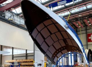 Spitze der Ariane-5-Rakete bestehend aus einer Nutzlastverkleidung von RUAG International