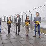 Azubi Gratulation am Dortmund Airport; von links: Jana Lewin, Thomas Stegmann, Pia Middelmann, Ludger van Bebber, Lina Su, Henrik Märkl