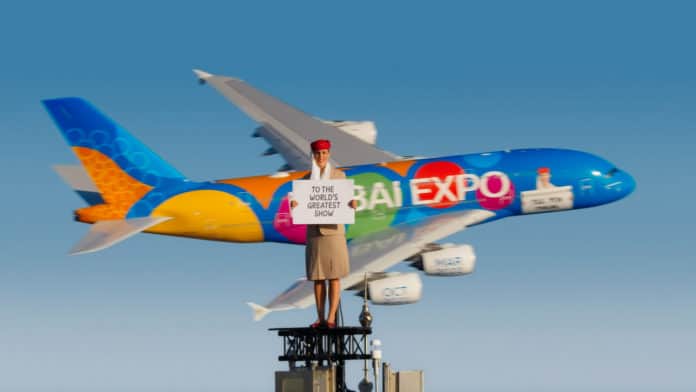 Emirates lässt Expo-A380 über Dubai fliegen