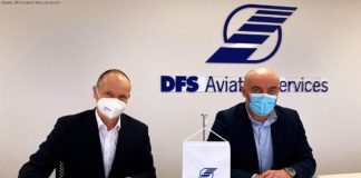 Andreas Pötzsch, Geschäftsführer DFS Aviation Services, und Teo Bratinĉević, Executive Director of Corporate Functions bei Croatia Control unterzeichnen Memorandum of Cooperation