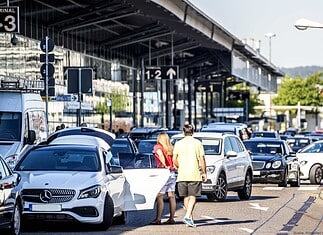 Parken am Flughafen Stuttgart direkt vor den Terminals