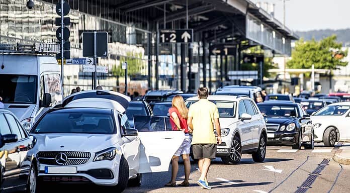 Kiss&Fly: Flughafen Stuttgart verlängert Zeitfenster Parken am Flughafen Stuttgart direkt vor den Terminals