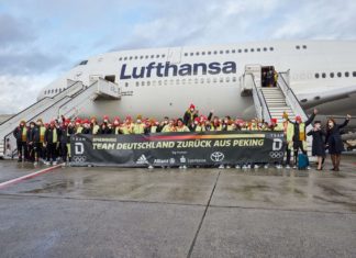Lufthansa Jumbo 747 holt Olympioniken heim