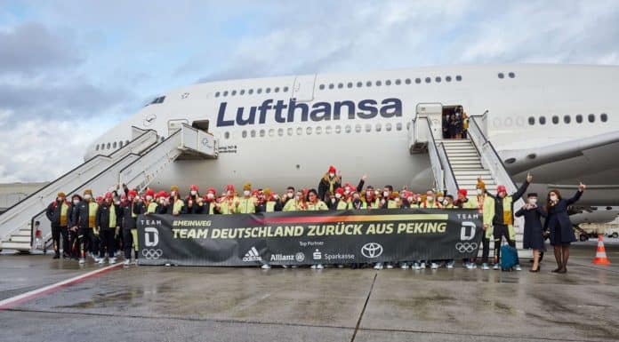 Lufthansa Jumbo 747 holt Olympioniken heim Lufthansa Jumbo 747 holt Olympioniken heim