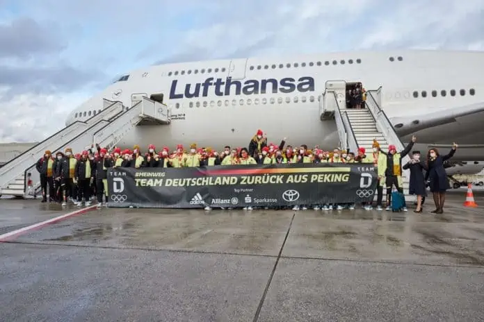 Lufthansa Jumbo 747 holt Olympioniken heim