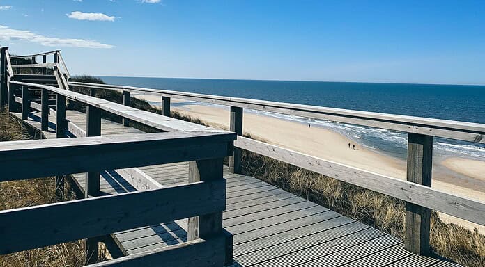 Green Airlines verbindet Berlin mit Sylt Green Airlines verbindet die beliebte Ferieninsel Sylt ab April mit Berlin, Weeze und Paderborn.