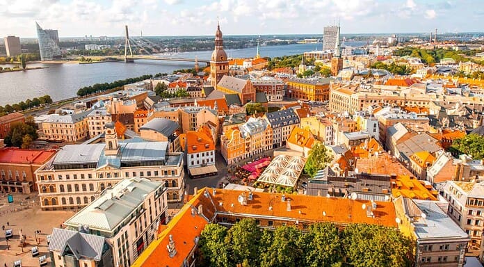 Osterferien: Last Minute-Flüge ab Memmingen Airport Riga