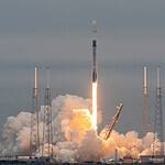 Start von Falcon 9 mit dem deutschen Umweltsatelliten EnMAP: Am 01. April 2022 um 18:24 Uhr Mitteleuropäischer Sommerzeit (12:24 Uhr Ortszeit) ist der deutsche Umweltsatellit EnMAP an Bord einer Falcon-9-Rakete des US-amerikanischen Raumfahrtkonzerns SpaceX von Cape Canaveral in Florida ins All gestartet.