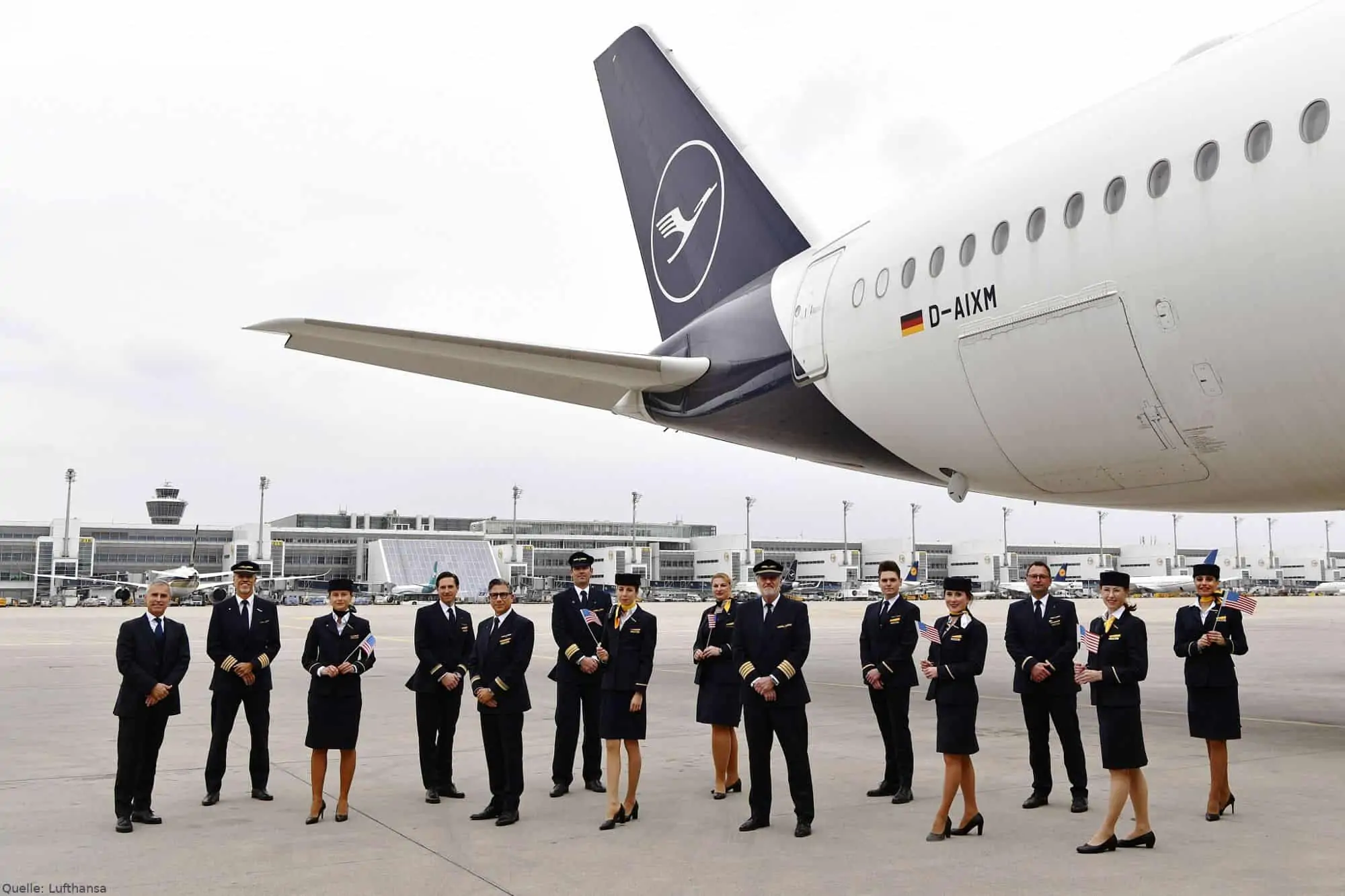 Lufthansa-Crew vor dem Erstflug nach San Diego