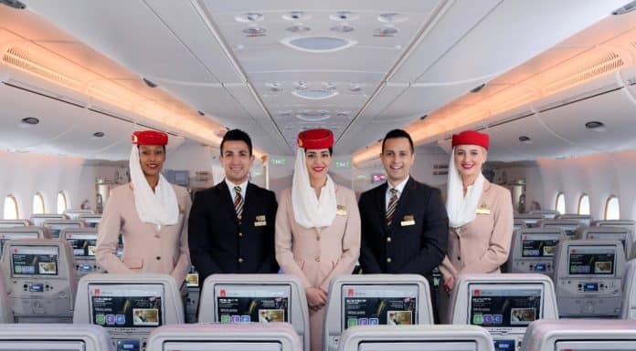 Steuerfrei in Dubai: Emirates sucht FlugbegleiterInnen Emirates sucht FlugbegleiterInnen