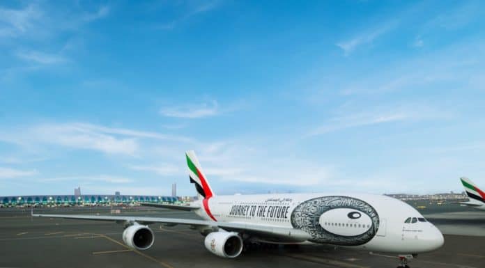 Emirates bringt A380-Sonderlackierung mit Museum of the Future-Design Emirates-A380 (A6-EVK) mit Sonderlackierung im Museum of the Future-Design