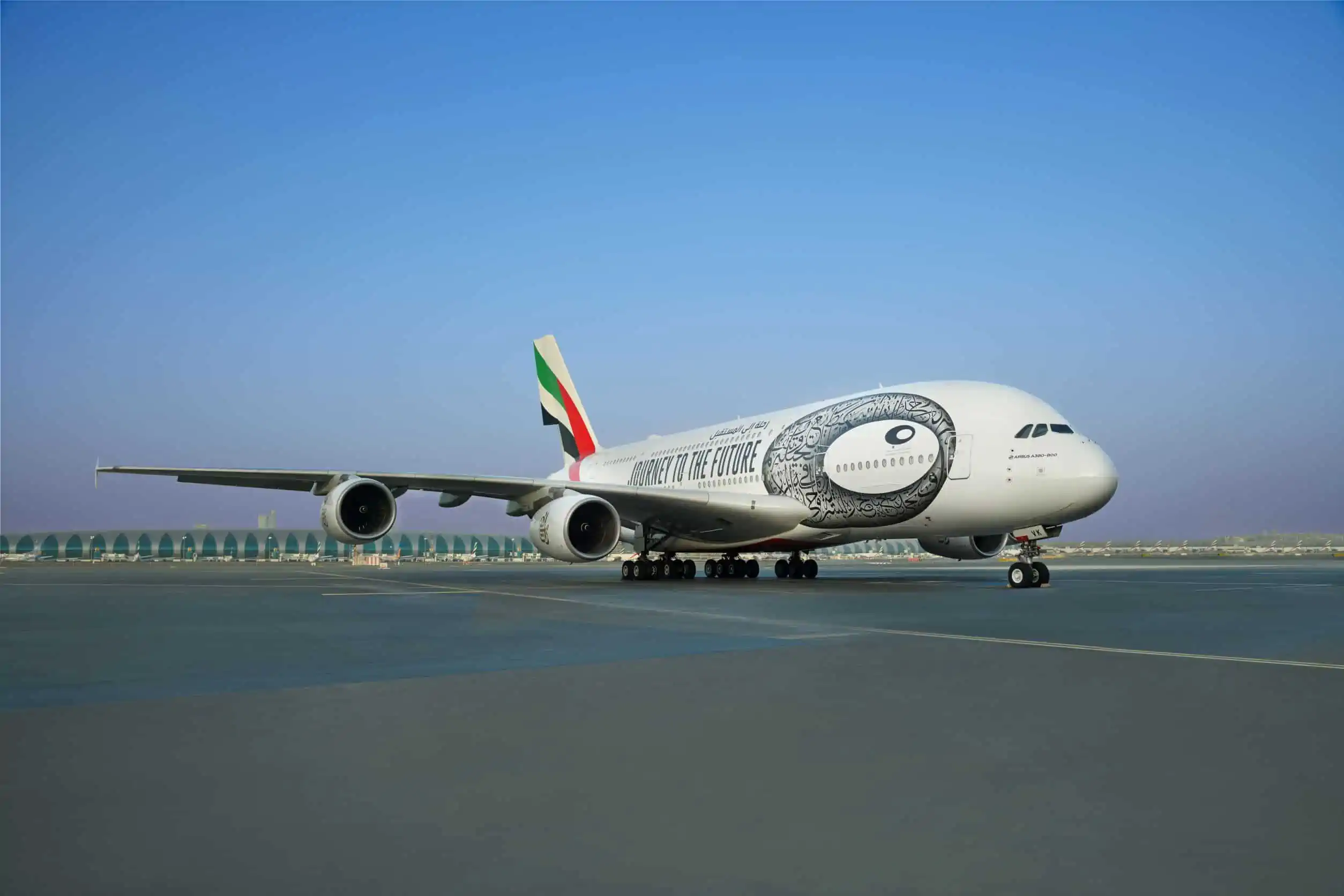 Emirates-A380 (A6-EVK) mit Sonderlackierung im Museum of the Future-Design