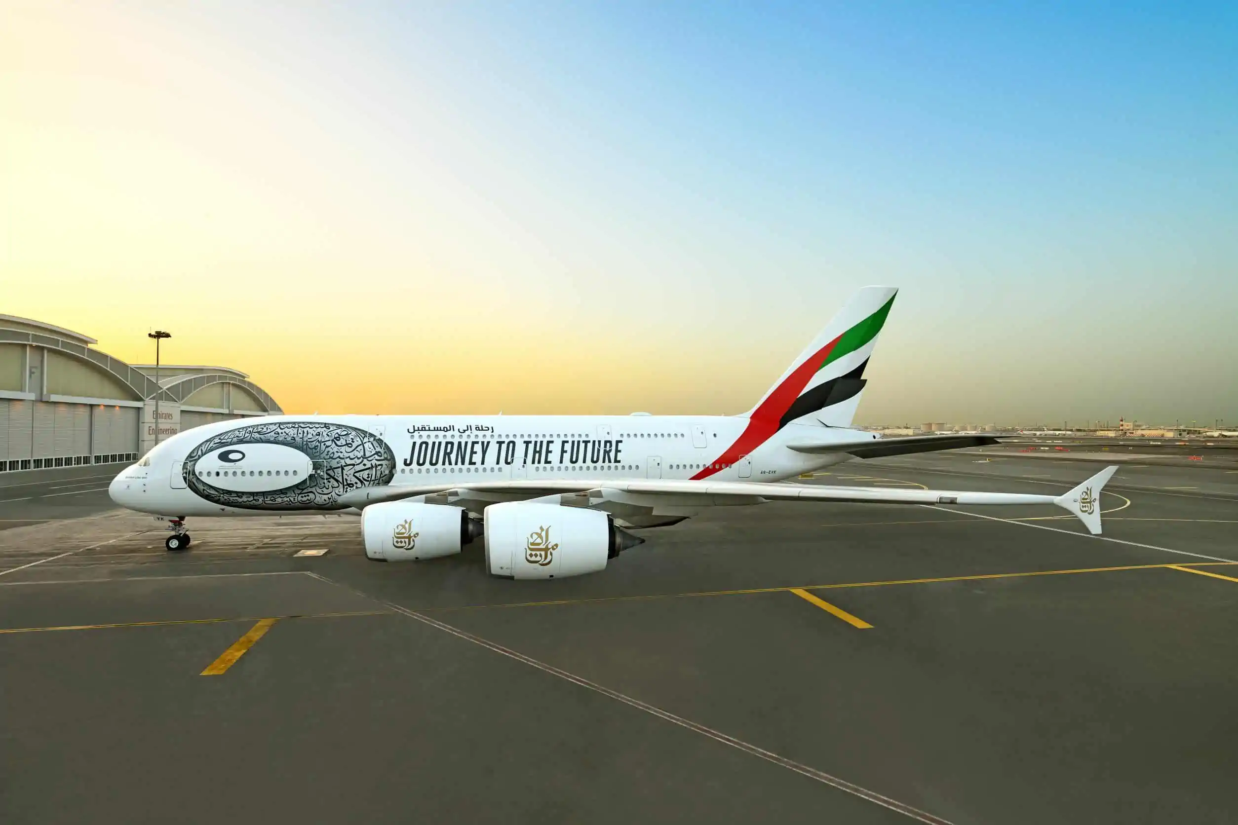 Emirates-A380 (A6-EVK) mit Sonderlackierung im Museum of the Future-Design