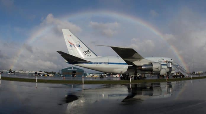 Grounding für Teleskop: DLR und NASA beenden SOFIA SOFIA am Flughafen von Christchurch, Neuseeland: Zwischen dem 17. Juli und 2. August 2013 führt SOFIA, das "Stratosphären-Observatorium für Infrarot-Astronomie" von Christchurch (Neuseeland) Messflüge zur Erkundung astronomischer Objekte am südlichen Himmel aus.