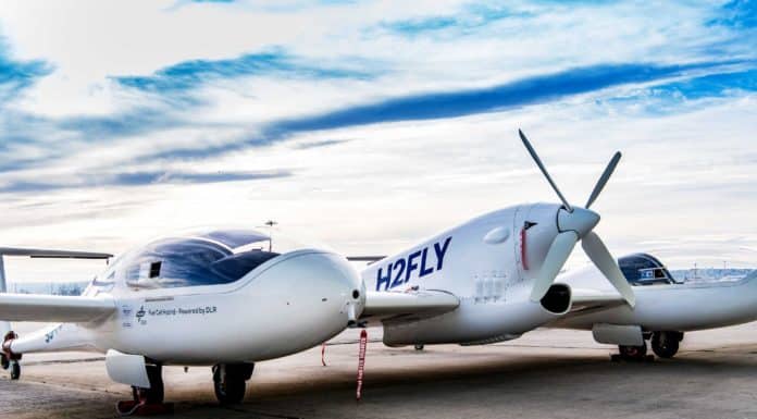 Wasserstoffflugzeug Hy4 zum Festival in Stuttgart H2FLY