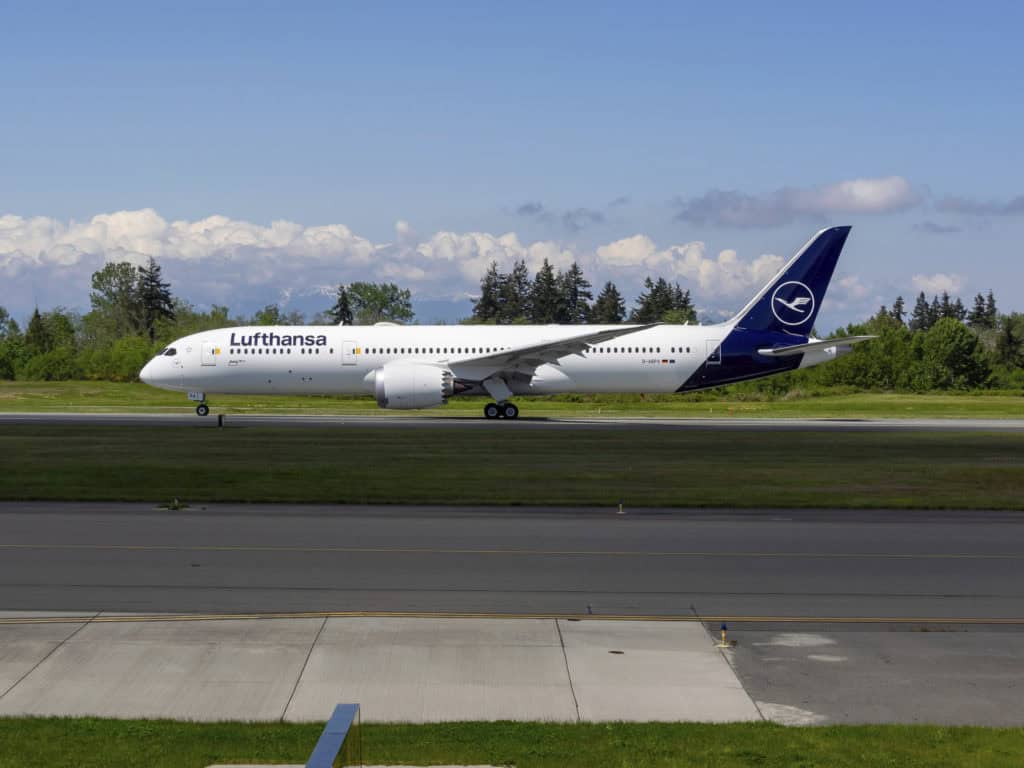 Lufthansa 787-9 "Berlin" Take-Off