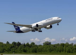 Lufthansa 787-9 "Berlin" Take-Off