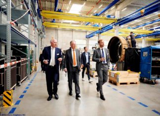 MTU-Programmvorstand Michael Schreyögg und Jaap Beijer, Geschäftsführer der MTU Maintenance Hannover, begrüßten den niedersächsischen Ministerpräsidenten Stephan Weil