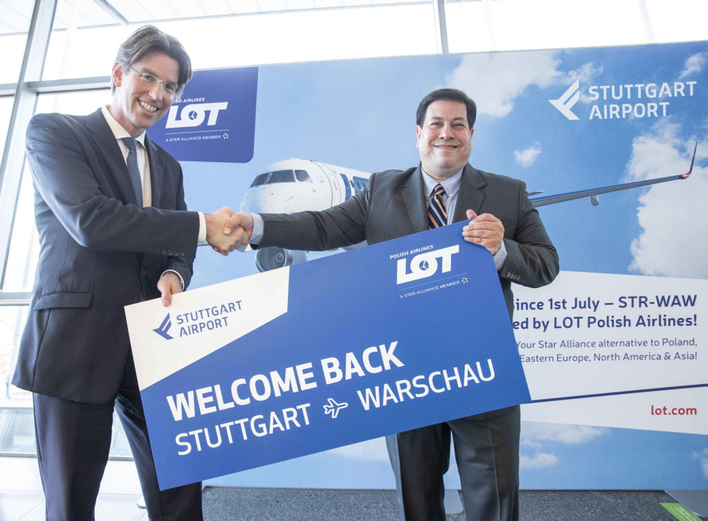 Ulrich Heppe (Flughafen Stuttgart) und Amit Ray (LOT Polish Airlines)