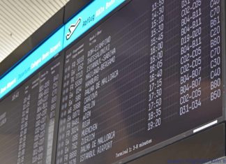 Flugtafel am Flughafen Köln Bonn