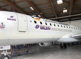 Embraer E190 in Sonderbemalung des amtierenden Football-Champions aus Frankfurt