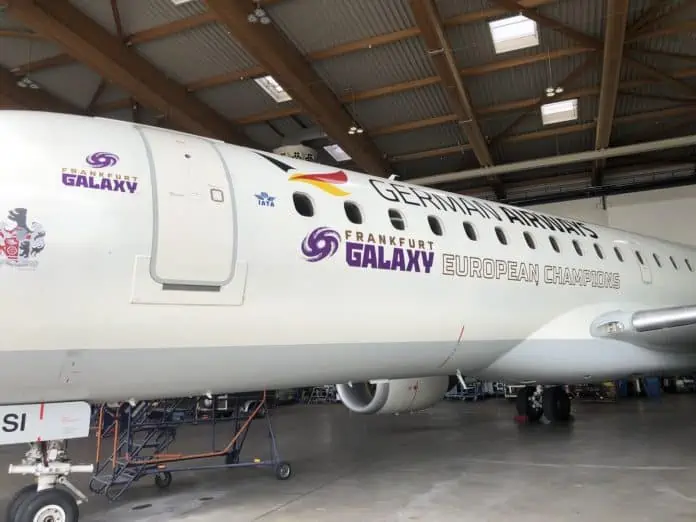 Embraer E190 in Sonderbemalung des amtierenden Football-Champions aus Frankfurt Embraer E190 in Sonderbemalung des amtierenden Football-Champions aus Frankfurt