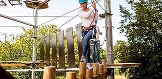 Hochseilgarten im MAC Forum des Münchner Flughafens
