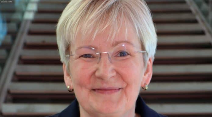 DFS Geschäftsführung mit Andrea Wächter wieder komplett Andrea Wächter ist neue Geschäftsführerin Personal und Arbeitsdirektorin bei der DFS Deutsche Flugsicherung GmbH.