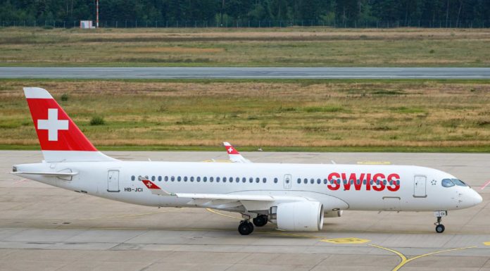 SWISS fliegt wieder nonstop von Nürnberg nach Zürich SWISS mit einem sparsamen Airbus A220 am Airport Nürnberg.