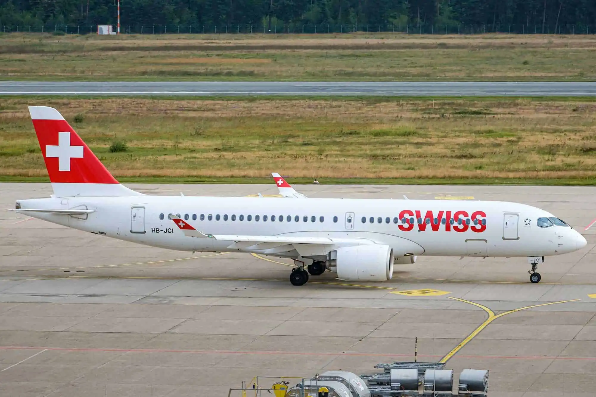 SWISS mit einem sparsamen Airbus A220 am Airport Nürnberg.