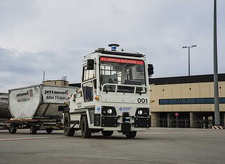 Autonomer Gepäck- und Frachtschlepper am Fraport