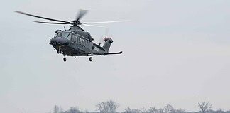 Testflugzeug vom Typ MH-139A bereitet sich auf die Landung im Boeing-Werk in Ridley Park vor