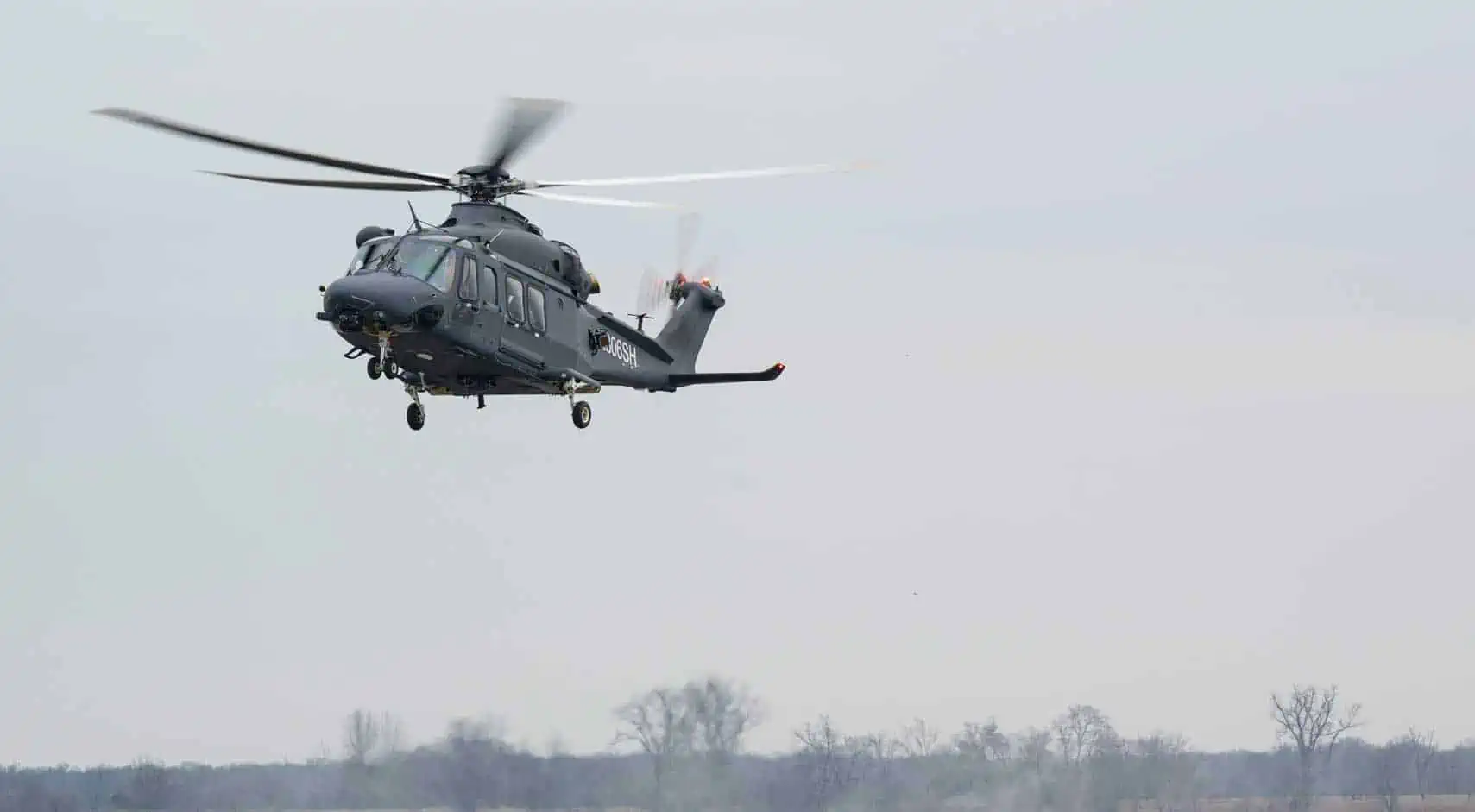 Testflugzeug vom Typ MH-139A bereitet sich auf die Landung im Boeing-Werk in Ridley Park vor