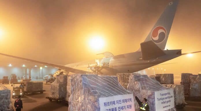Korean Air Sonderflug bringt Hilfsgüter für Erdbebenopfer in die Türkei Korean Air liefert Hilfsgüter für Erdbebenopfer in die Türkei