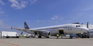 Sundair Airbus A320 am Flughafen Dresden